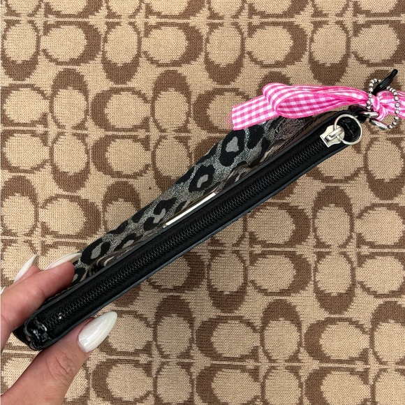 Coach Pouch - Picture 4 of 6